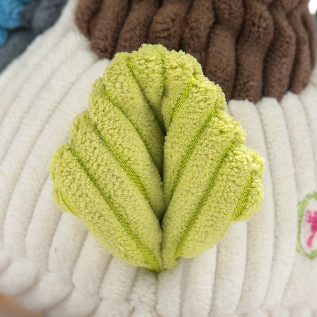Close-up of the green leaf-shaped corduroy tail on the white body